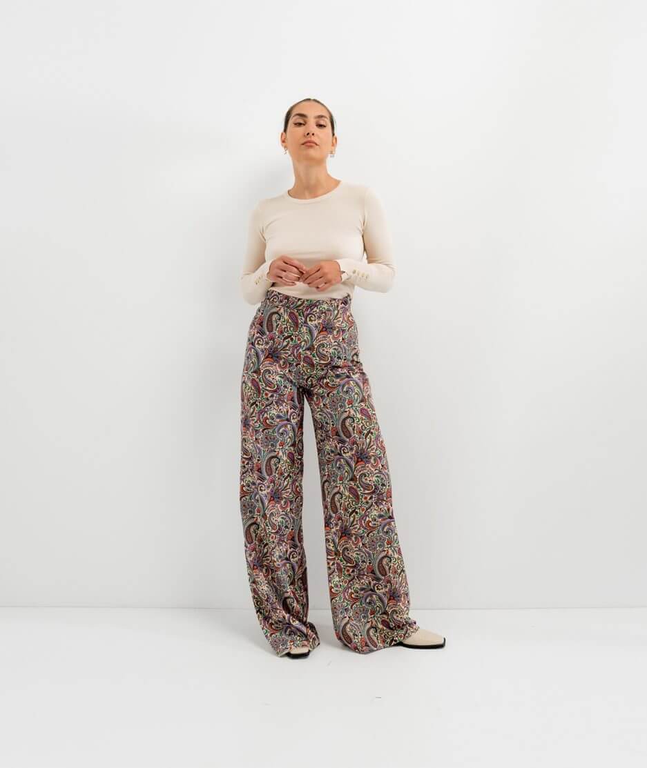 trousers FW230072 full body 1