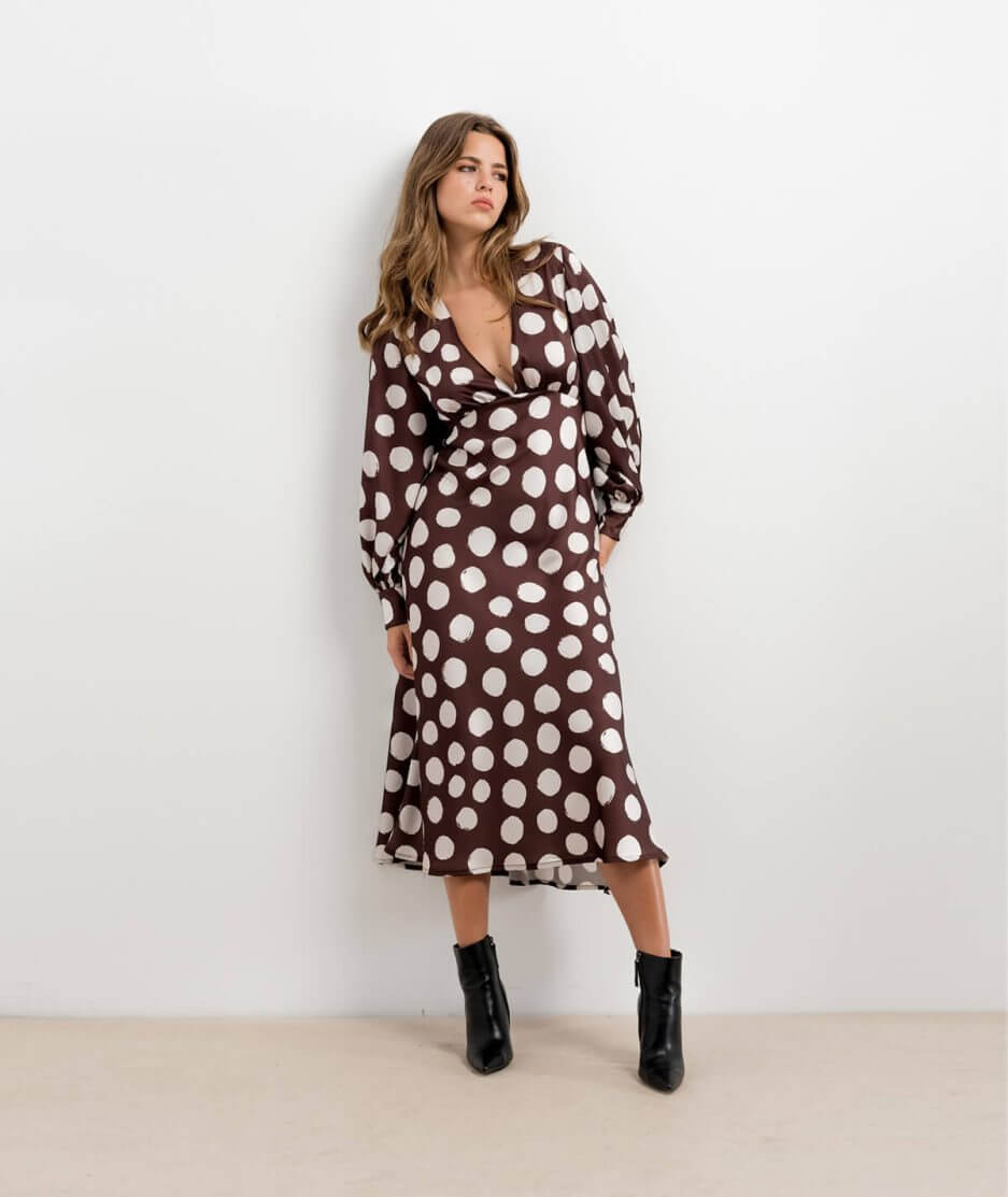 polka dress full body 2